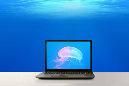 融合自然與科技 海灘海報上電子產品設計的視覺美學